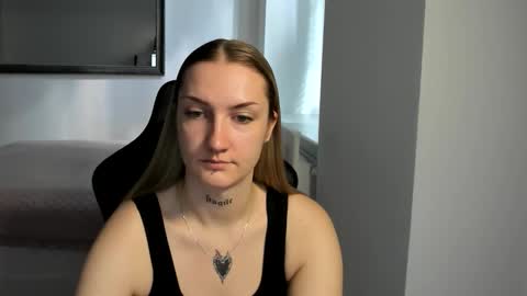 Snapshot of alexafragile chatting on September 29, 2025, 11:26 am Alexa online show from September 29, 2025, 11:26 am