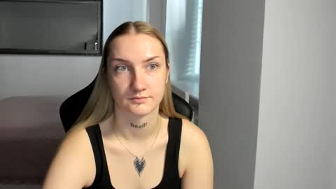 Snapshot of alexafragile chatting on October 2, 2025, 12:12 pm Alexa online show from October 2, 2025, 12:12 pm