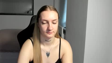 Snapshot of alexafragile chatting on October 8, 2025, 10:57 am Alexa online show from October 8, 2025, 10:57 am