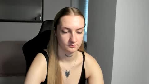 Snapshot of alexafragile chatting on October 10, 2025, 10:03 am Alexa online show from October 10, 2025, 10:03 am