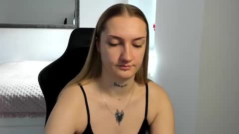 Snapshot of alexafragile chatting on October 18, 2025, 11:00 am Alexa online show from October 18, 2025, 11:00 am