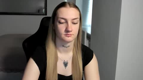 Snapshot of alexafragile chatting on November 13, 2025, 1:10 pm Alexa online show from November 13, 2025, 1:10 pm