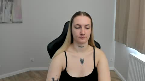 Snapshot of alexafragile chatting on July 22, 2026, 12:19 pm Alexa online show from July 22, 2026, 12:19 pm