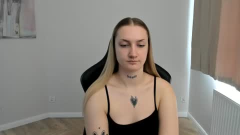 Snapshot of alexafragile chatting on July 24, 2026, 10:57 am Alexa online show from July 24, 2026, 10:57 am