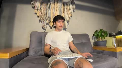 Alex  Dani online show from February 24, 2025, 2:19 am