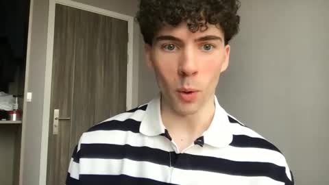 Snapshot of alexander0_ chatting on February 22, 2026, 8:02 am Alexander online show from February 22, 2026, 8:02 am