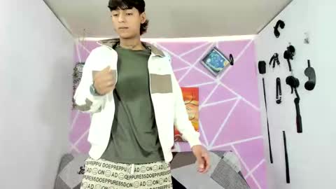 chicos hot online show from January 31, 2025, 7:08 pm