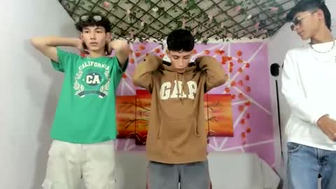 chicos hot online show from February 13, 2025, 7:10 pm