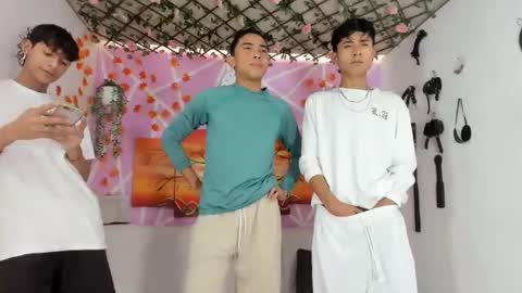 chicos hot online show from February 15, 2025, 7:17 pm