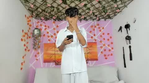 chicos hot online show from February 24, 2025, 12:30 am