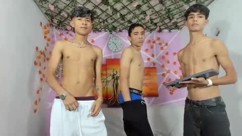 chicos hot online show from February 24, 2025, 3:33 am