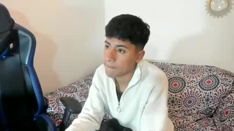 chicos hot online show from September 10, 2025, 2:06 pm