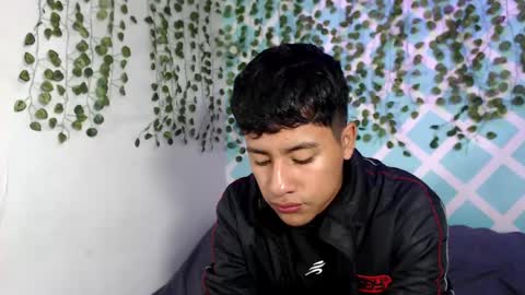 chicos hot online show from September 15, 2025, 2:06 pm