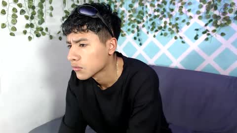 chicos hot online show from September 21, 2025, 1:46 pm