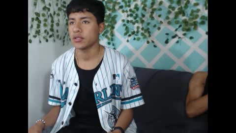 chicos hot online show from September 25, 2025, 1:37 pm