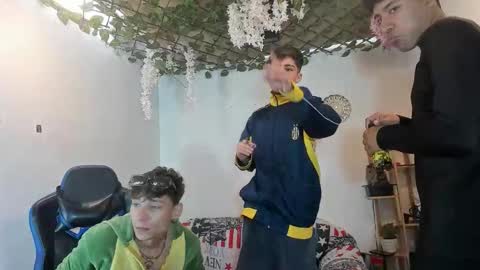 chicos hot online show from October 28, 2025, 2:53 pm