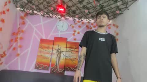 chicos hot online show from October 29, 2025, 3:47 pm