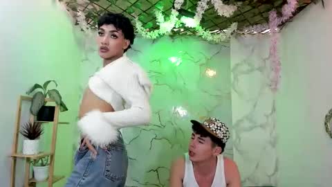 chicos hot online show from April 18, 2026, 7:29 pm