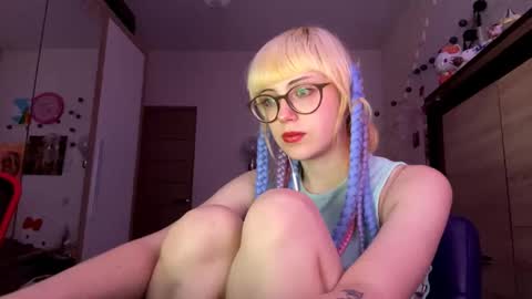 Lia online show from December 5, 2025, 2:14 pm