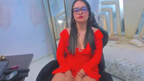 Alexandra Milff  online show from October 19, 2025, 3:51 am