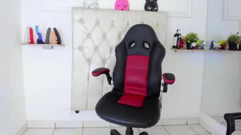 Alexa Smith  online show from January 14, 2025, 4:57 am