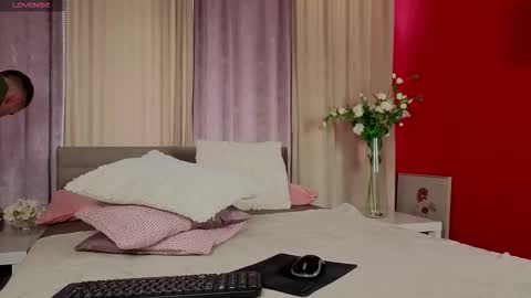 alexcolee online show from November 16, 2025, 2:33 pm