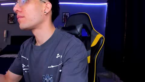 Snapshot of alexgiraldo__ chatting on September 17, 2025, 11:56 am alexgiraldo__ online show from September 17, 2025, 11:56 am