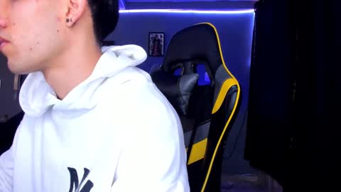 Snapshot of alexgiraldo__ chatting on September 18, 2025, 12:07 pm alexgiraldo__ online show from September 18, 2025, 12:07 pm