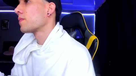 Snapshot of alexgiraldo__ chatting on September 28, 2025, 11:37 am alexgiraldo__ online show from September 28, 2025, 11:37 am