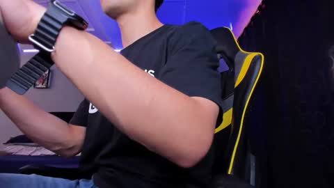 Snapshot of alexgiraldo__ chatting on October 19, 2025, 1:12 pm alexgiraldo__ online show from October 19, 2025, 1:12 pm