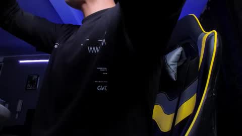 Snapshot of alexgiraldo__ chatting on October 23, 2025, 2:33 am alexgiraldo__ online show from October 23, 2025, 2:33 am