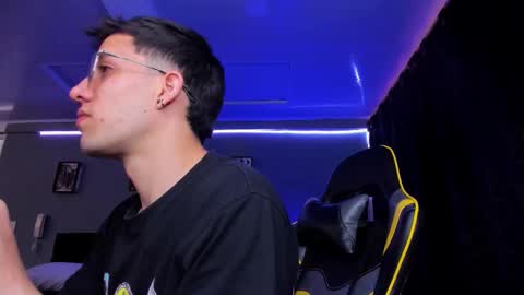 Snapshot of alexgiraldo__ chatting on November 8, 2025, 12:16 pm alexgiraldo__ online show from November 8, 2025, 12:16 pm