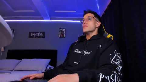 Snapshot of alexgiraldo__ chatting on December 2, 2025, 11:48 am alexgiraldo__ online show from December 2, 2025, 11:48 am