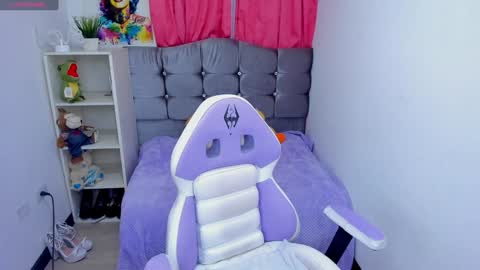 alexia_dussan online show from December 3, 2024, 12:35 am