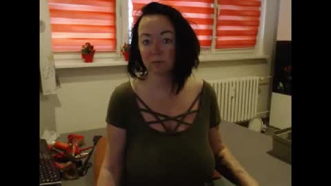 Snapshot of alexie33 chatting on May 1, 2026, 7:02 am alexie33 online show from May 1, 2026, 7:02 am