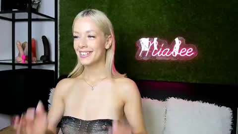 Snapshot of alexisbanx chatting on July 12, 2026, 2:30 pm alexisbanx online show from July 12, 2026, 2:30 pm