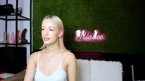 Snapshot of alexisbanx chatting on July 14, 2026, 5:40 pm alexisbanx online show from July 14, 2026, 5:40 pm