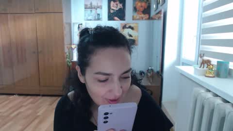 AlexisMillers online show from December 17, 2025, 12:33 pm