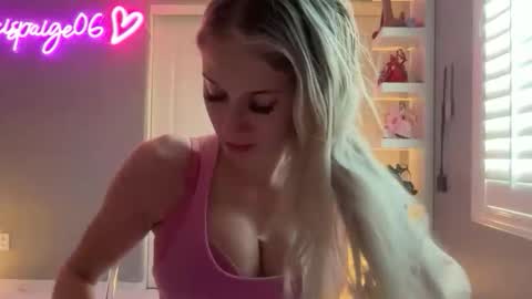 alexispaige06 online show from April 21, 2026, 9:39 pm