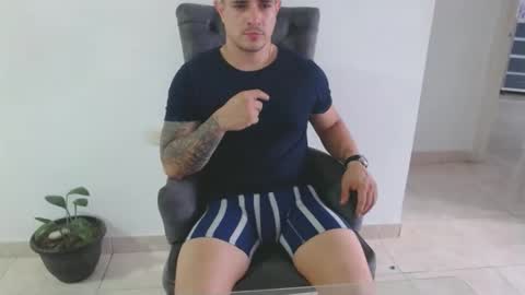 Snapshot of alexmaximuss chatting on December 8, 2024, 10:25 pm Maximuss online show from December 8, 2024, 10:25 pm