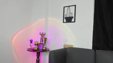 Snapshot of alexroyce_ chatting on May 21, 2026, 12:50 am ALEX ROYCE online show from May 21, 2026, 12:50 am