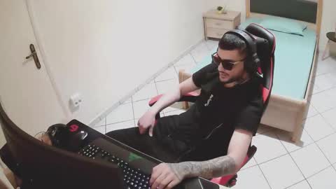 alexthepro00 online show from October 7, 2025, 7:33 pm