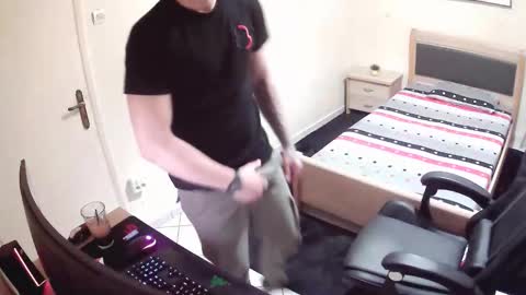 alexthepro00 online show from April 22, 2026, 10:44 pm