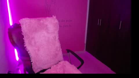 alexxa_1111 online show from September 9, 2025, 11:48 pm