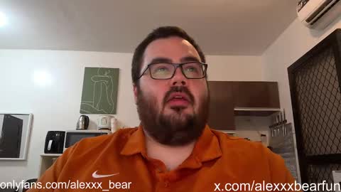 Snapshot of alexxxbear chatting on February 19, 2025, 8:01 am alexxxbear online show from February 19, 2025, 8:01 am