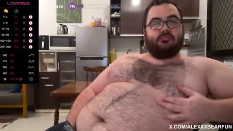 Snapshot of alexxxbear chatting on October 6, 2025, 9:01 pm alexxxbear online show from October 6, 2025, 9:01 pm
