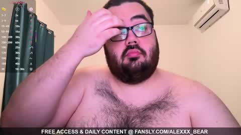 Snapshot of alexxxbear chatting on February 9, 2026, 6:12 pm alexxxbear online show from February 9, 2026, 6:12 pm
