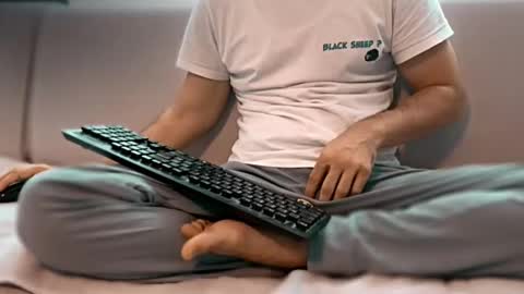 alfadreamer0011 online show from December 21, 2025, 11:06 am