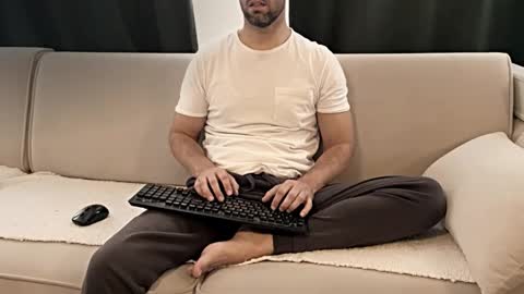 alfadreamer0011 online show from January 15, 2026, 11:37 am