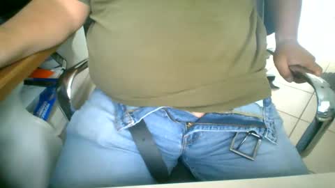 Snapshot of alfonsogomez110 chatting on June 5, 2026, 5:51 pm Alfonso Gomez online show from June 5, 2026, 5:51 pm